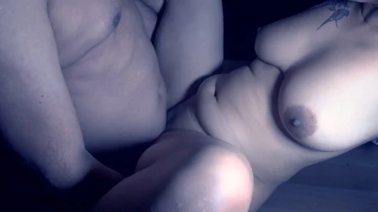 Terfi için karımı patronumla paylaşiyorum - hintli yeni evli kadın