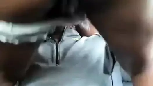 Arabada yan külot – o benim sikimi sürüyor