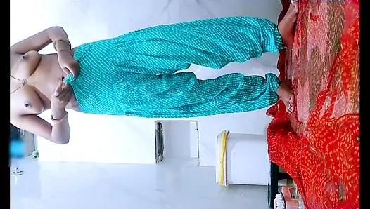 Seksi genç üniversiteli kız banyoda. chut ki pyash ungi se bujhati hui