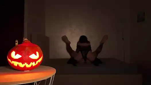 Cadılar bayramını takma yarakla kutluyor