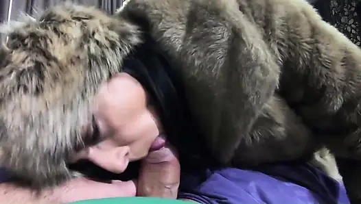 Patronun hediyesi derin sakso, kürk manto oyunu ve vücuduma boşalma