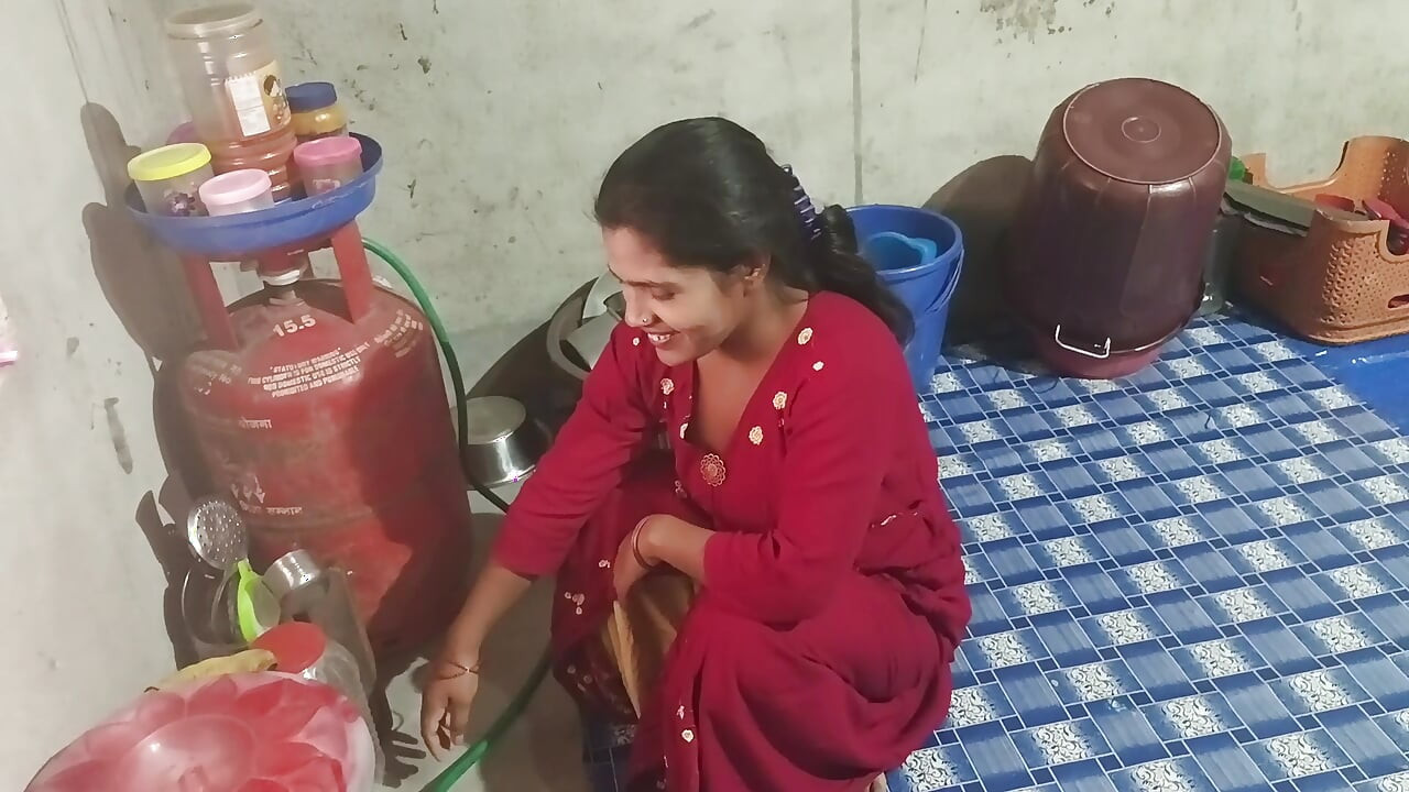 YENI ATEŞLI KÖYLÜ KıZ EVDE SEKS YAPıYOR