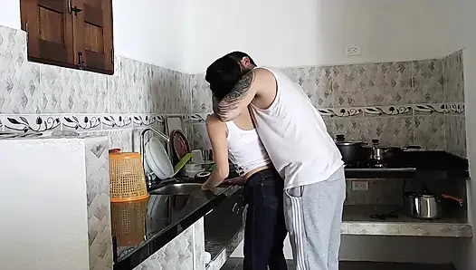 Mutfağı düzeltirken karımı siktim