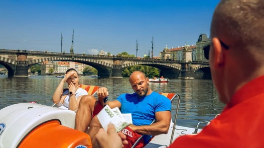 Hunt4k. büyük göğüslü hottie avcı tarafından delinmiş