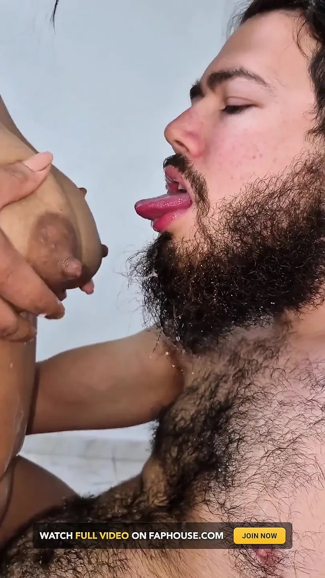 Onu evime film izlemeye davet ettim ve sonunda sütünü göğüslerinden çıkardım