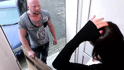 Ateşli esmer yaraklarla sikişiyor