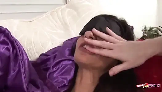 Orta yaşlı seksi kadın olgun bir sürtük olmanın ne anlama geldiğinin parlak bir örneği