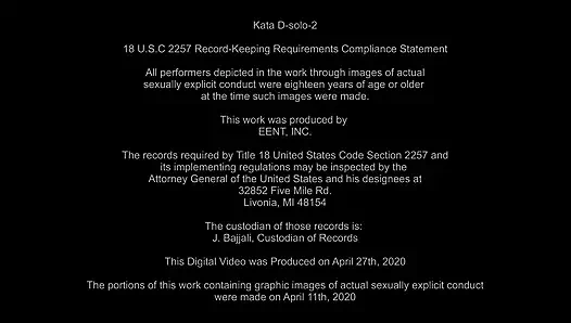 Kata amcığını parmaklıyor