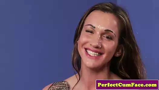 Busty inked britt talepleri horoz ve yüz