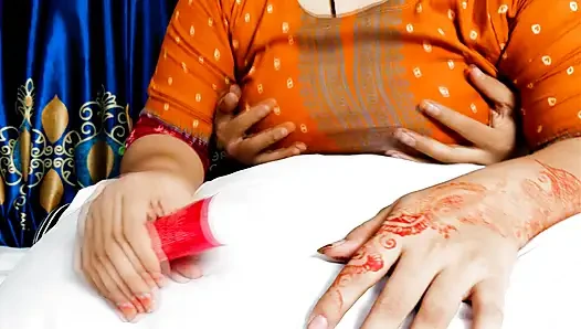 Üvey anne Nusrat kendini tatmin ediyor ve üvey oğlunu tatlı bir sikiş için çağırıyor xxx