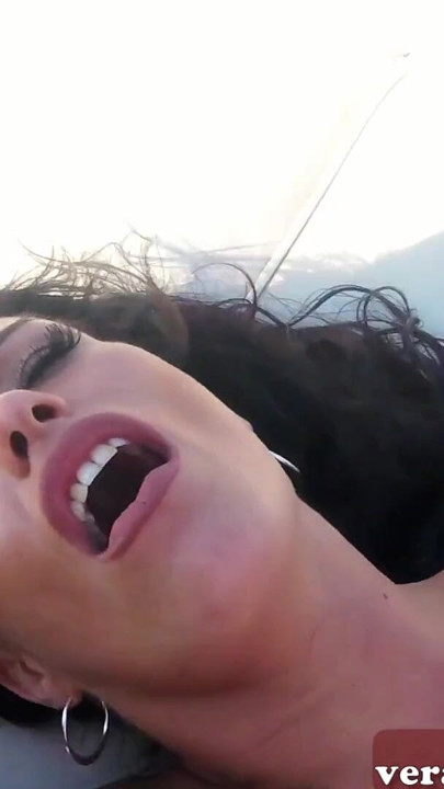 Alman amatör açık seks üzerinde bir boat ile busty sürtük | Klip 1