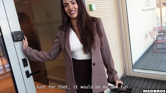 An Arrogant Australian Journalist Caught Spreading Fake News Live On Air And Fucked To Avoid Being Called Out !!!