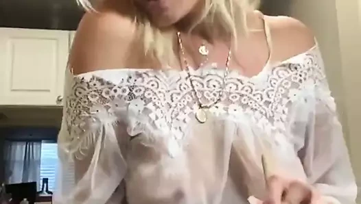 sarışın dans ve alay