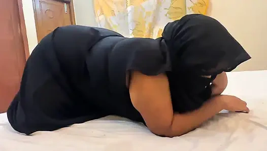 Lütfen büyük götümü ve ıslak amcığımı sertçe sikiyorum ailem evden çıkıyor - ben Arap ateşli genç Müslüman kızım