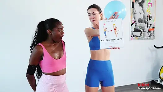 Ateşli yoga hatunları çıplak yoga oyunu gösterisi meydan okuması oynuyor