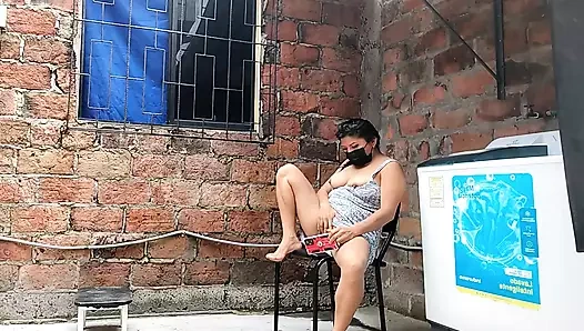 Komşumun parmaklarını amına sokturduğunu kaydettim