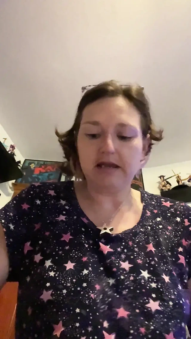 Banyo doluyken arkadaşımın yatak odasında gür amcığımdan büyük sidik!