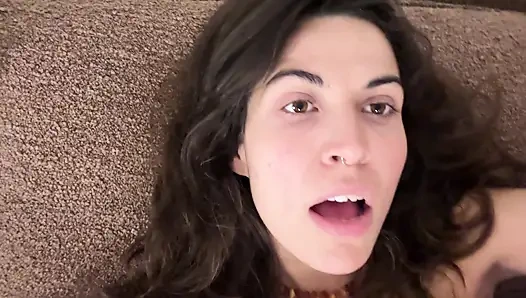 Gelene kadar beni yaladı, beni sert sikti ve boşalıyor