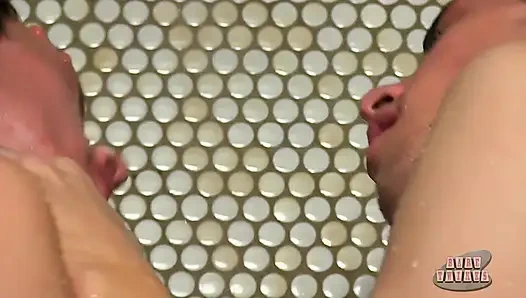 Harika prezervatifsiz göt sikişi!