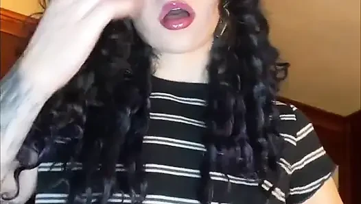 Gotik sürtük odana boşalır ve seni şipşoz için kullanır
