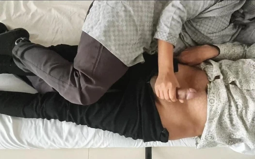 Hintli kadınlar ilk kez kocasını aldatıyor