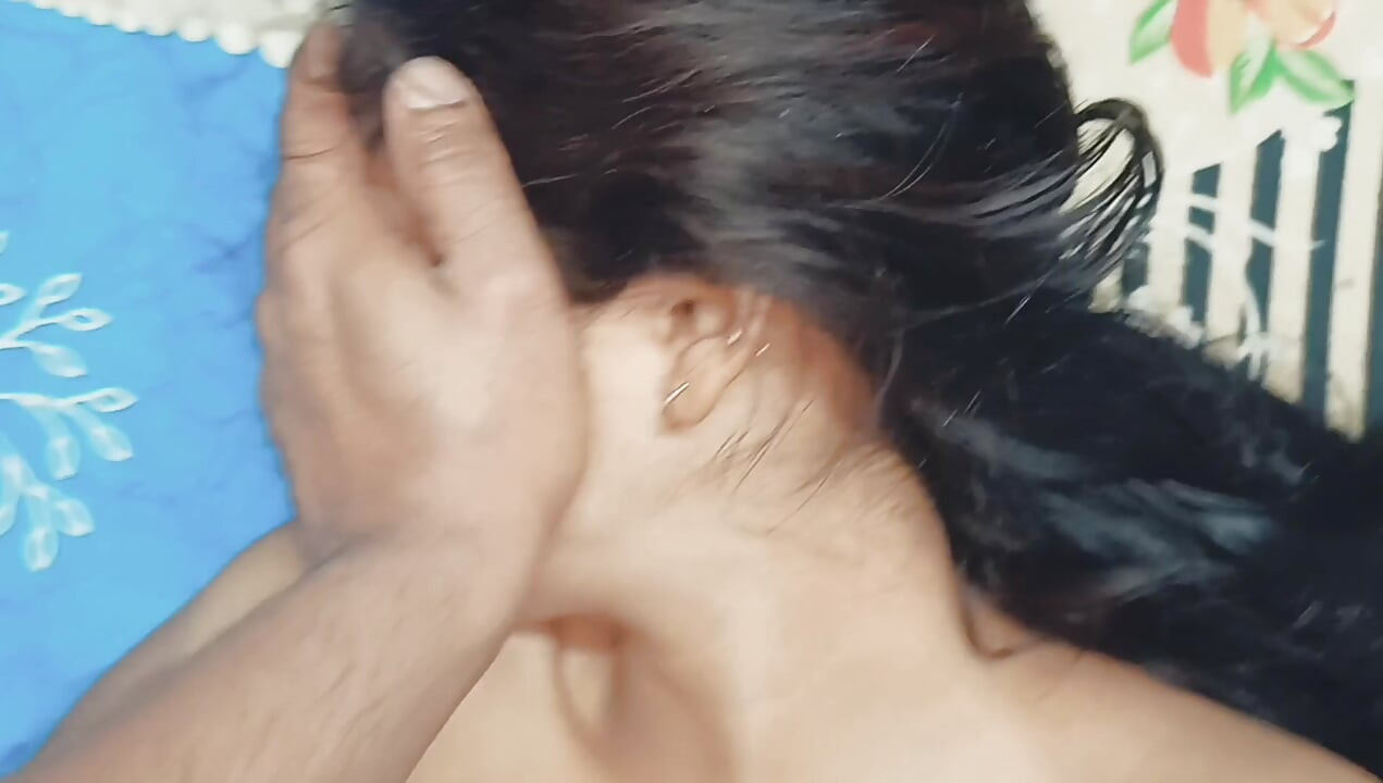 Hintli kadın sıkı tombul büyük zenci yarağı masajı sikişiyor lund masajı sıkı amcık sikişi