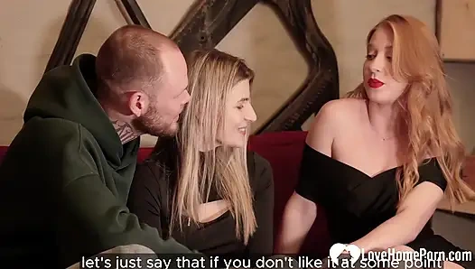 Kız arkadaşımın üvey kız kardeşi harika bir üçlü seks için bize katılıyor