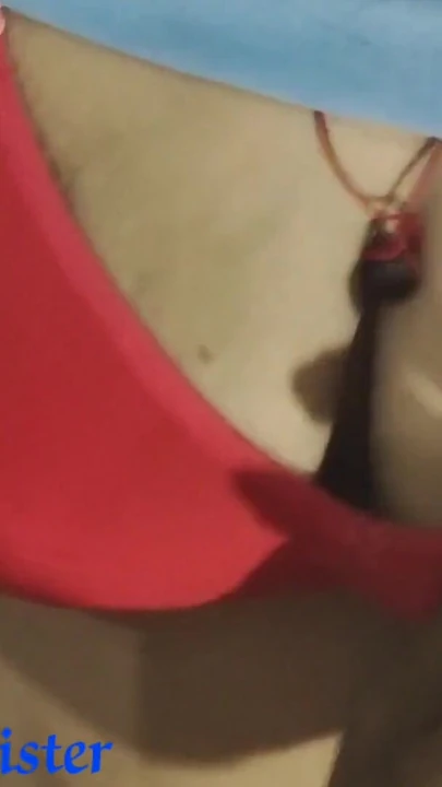 Знаковый момент из "Индийская горничная отправляет свою падчерицу на работу, и владелец дома трахает ее на кухне (ясный хинди"