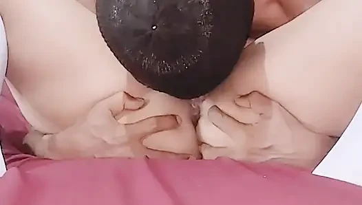 Öğretmen ve üniversite öğrencisi sikiş tarzı 69.ve bir kızın amını sikip fışkırtarak orgazm oluyor