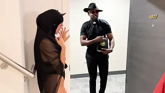 Cehennemden gelen azgın tesettürlü cadılar bayramı üçlü seks