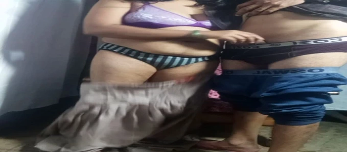 Hintli baldız komşularını eve çağırıyor ve seks yapıyor, baldız seks yapıyor.