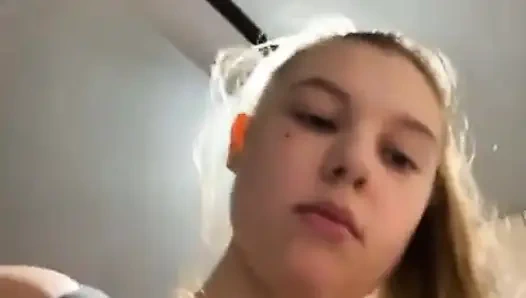 Halka açık anal fışkırtma. Yumruk sokma anal. ayak fetişi