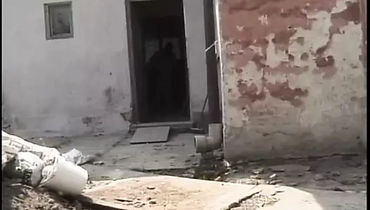 Azgın milf (orta yaşlı kadin) damadını kapar ve onu sıcak spermle doldurur