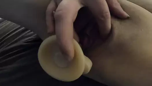 Ateşli büyük doğal anne bu gece büyük bir yarakla sikişmek istedi, ama o evde yalnızdı