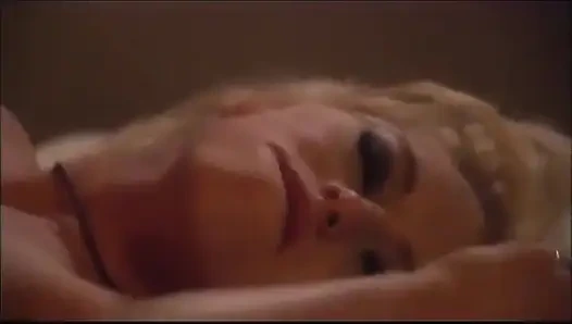 Brittney Skye yeni bir arkadaşı tarafından sikiliyor