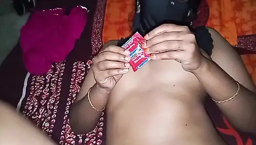 Kalçalarını tuttum ve domaltarak sert vurdum - dayanamadı