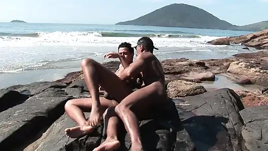 Latin yaraklar ve büyük dalgalar