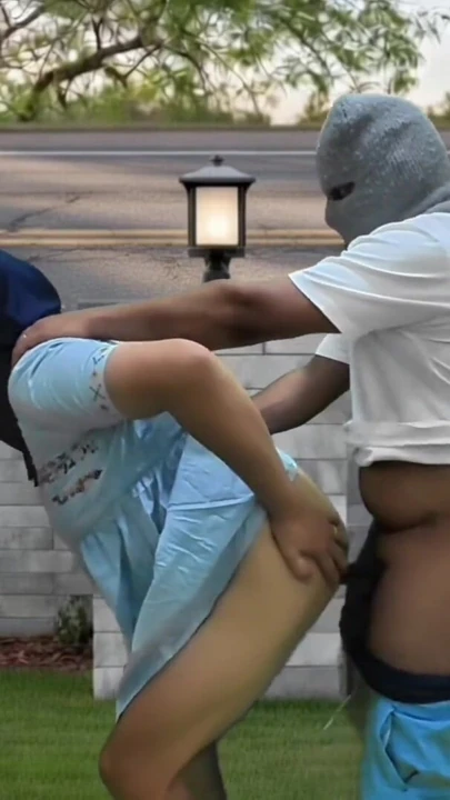 Aku menemukan tiktoker terkenal menari di jalan dan aku menawarkan uangnya untuk menidurinya dan muncrat di dalam… | Clip 2