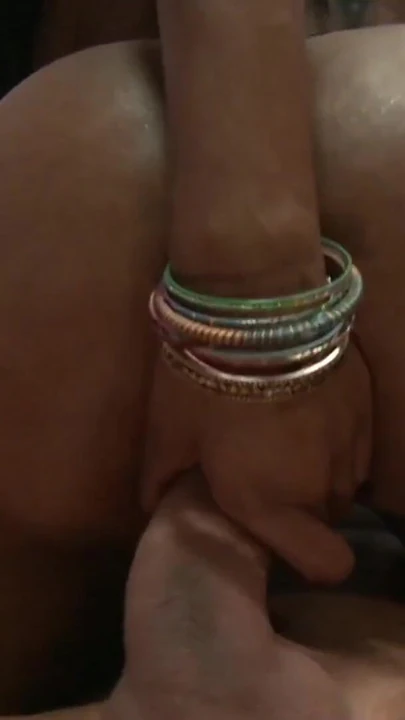 Потрясающий момент от "Фигуристая грудастая чернокожая милфа с большой задницей идеально подходит для анального секса"