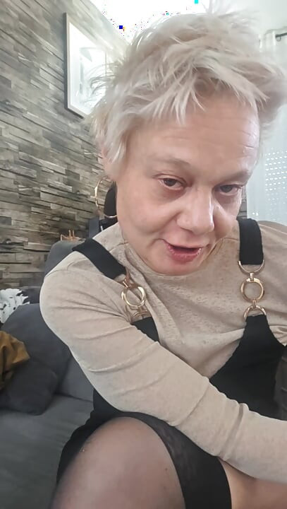 İyi Bir Penis Emiyorum Ve Beni MILF Ahlaksız Vajinamı Siktiriyorum