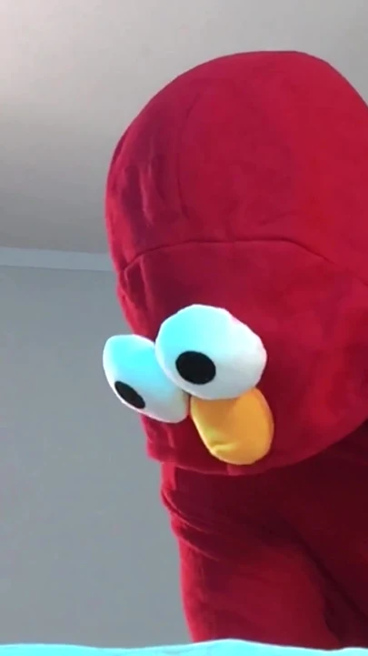 Vahşi Elmo tgirl'e yük bindiriyor
