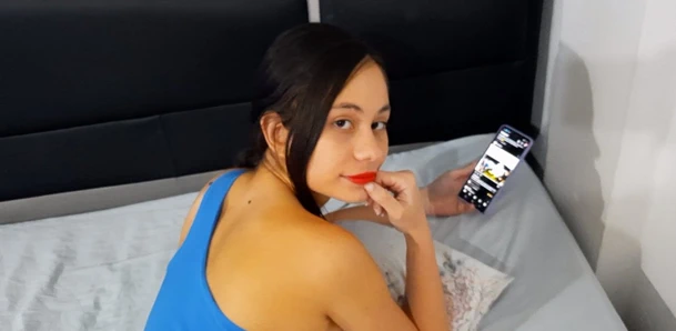 18 yaşındaki üvey kardeşimi büyük memeli süt dolu becerdim