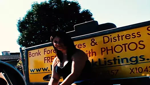 Harley Valley seçmeler sırasında emiyor ve sikişirken göz teması kuruyor