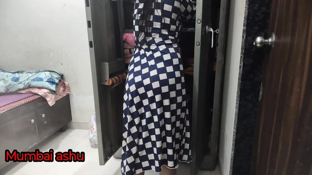 kam wali bhabhi ko piche se apana lauda chusaya indian maid fucked from behind