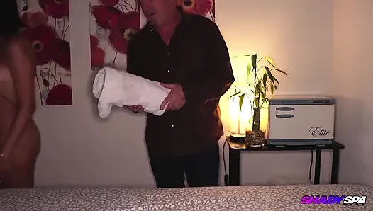 Abby ve Bianca'nın çifte sorun masajı
