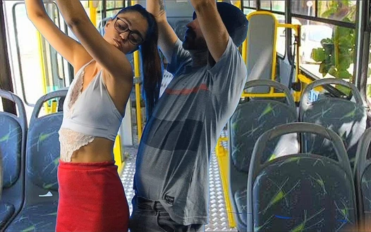 Öğrenci Şehir Otobüsünde Tac Ediliyor