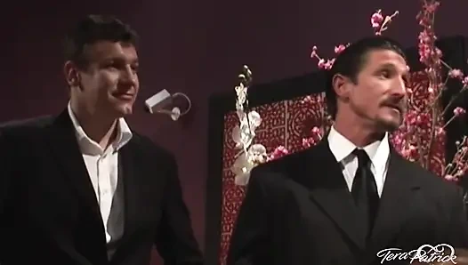 Tera Patrick 2 büyük yarakla üçlü seks yapıyor