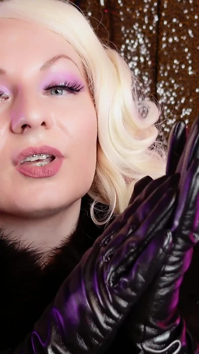 Asmr videolarının derlemesi: en ateşli eldiven fetişi (Arya Grander)
