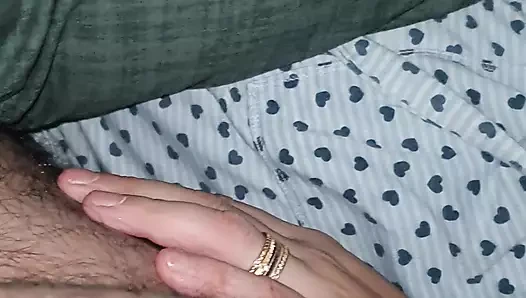 Üvey anne üvey oğlunun sikini yatakta ???