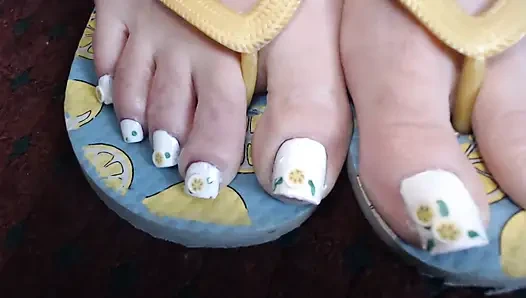 Limon flipflops ve ayak tırnakları